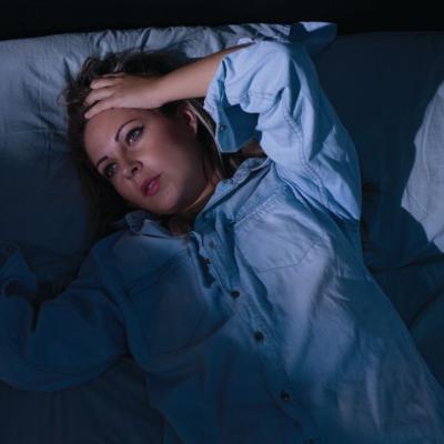 Penyakit Ini Boleh Membunuh Mereka Yang Gemar Tidur Lewat 1 Sleepless insomnia woman web