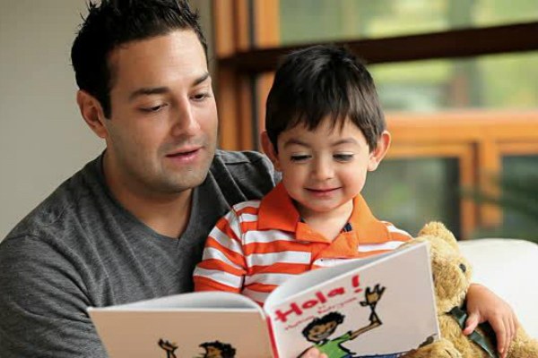 5 Aktiviti Indoor Semasa Cuti Sekolah Yang Ibu Bapa Boleh Lakukan Amazing 6 ayah membaca buku cerita