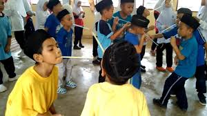 Senarai Aktiviti Permainan Outdoor Hari Guru 4 Senarai Aktiviti Permainan Outdoor Hari Guru Acara Acara 'Passing' Gelang Getah Menggunakan Straw
